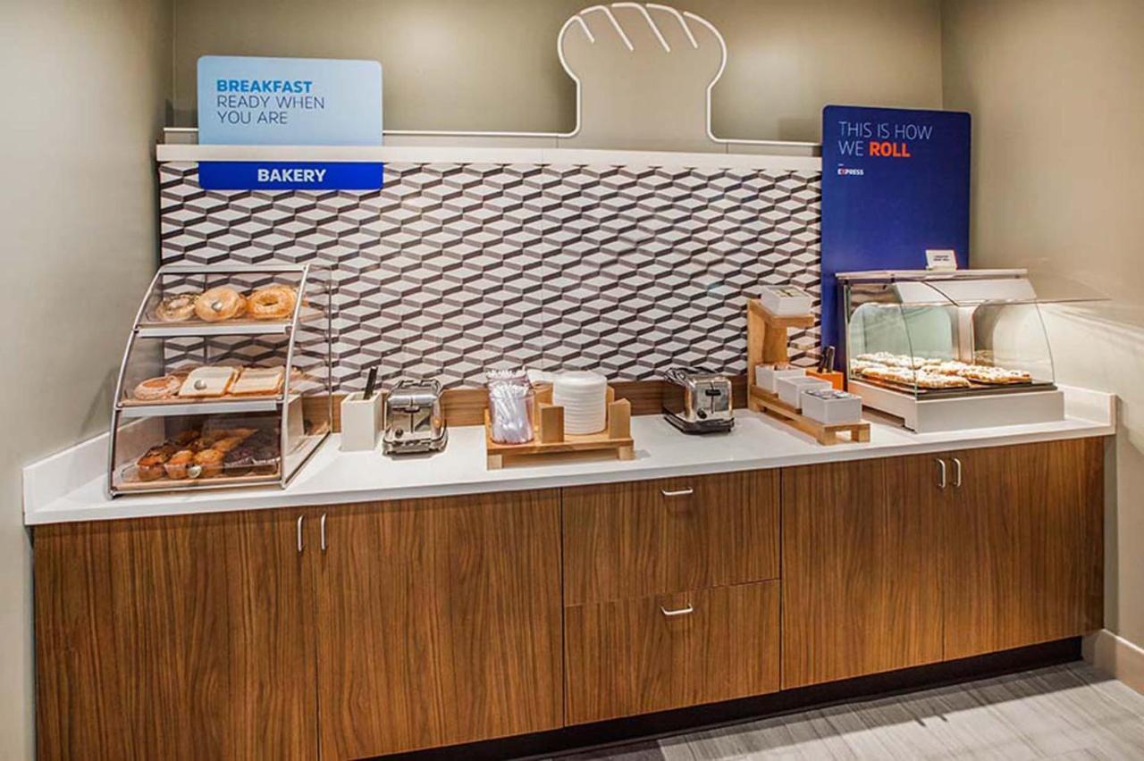 Holiday Inn Express Houston-Alvin By Ihg Екстер'єр фото